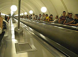 Сотрудники метро в Санкт-Петербурге искали всю ночь убежавшего мужчину