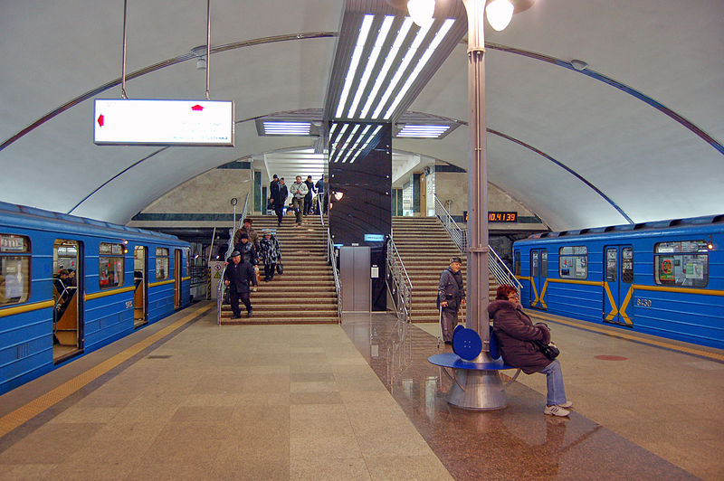 Бесплатная поездка на метро за 30 приседаний