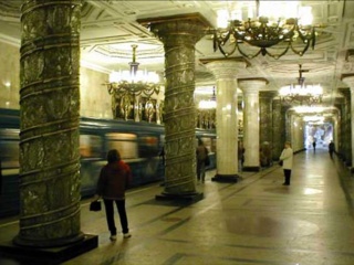 Эскалаторы на станции метро «Горьковская» будут установлены вовремя 
