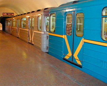 В петербургском метро учатся читать банковские карты